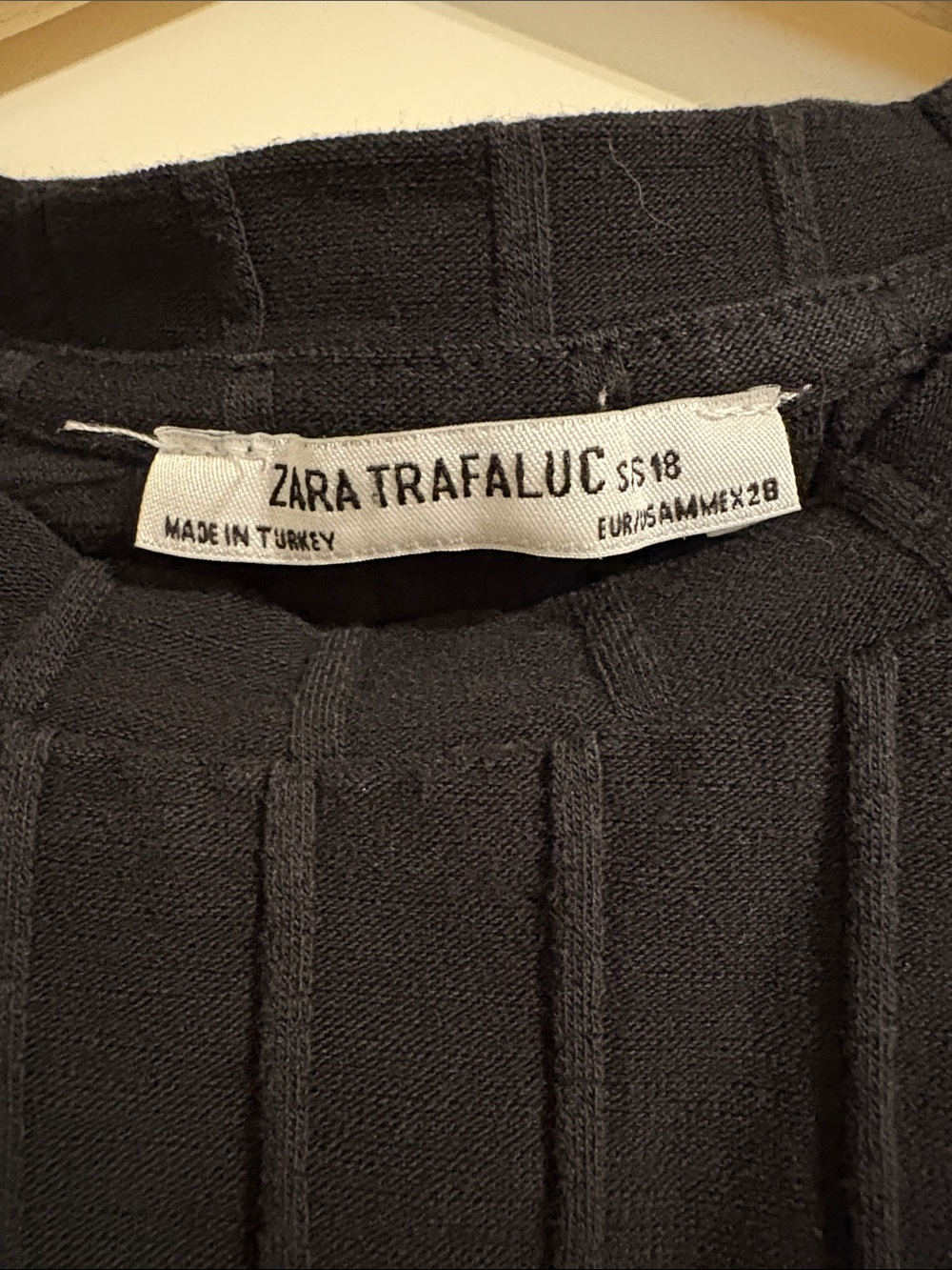 Zara Black Ribbed Sleeveless Tank Top - Picture 2 of 3